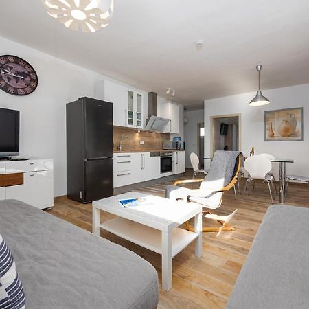 Apartmán Hibiskus App1 Vir Exteriér fotografie