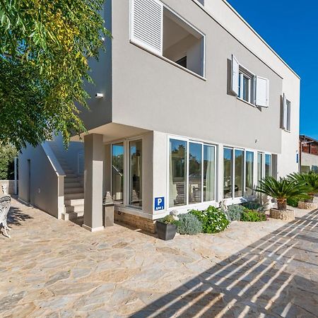 Apartmán Hibiskus App1 Vir Exteriér fotografie