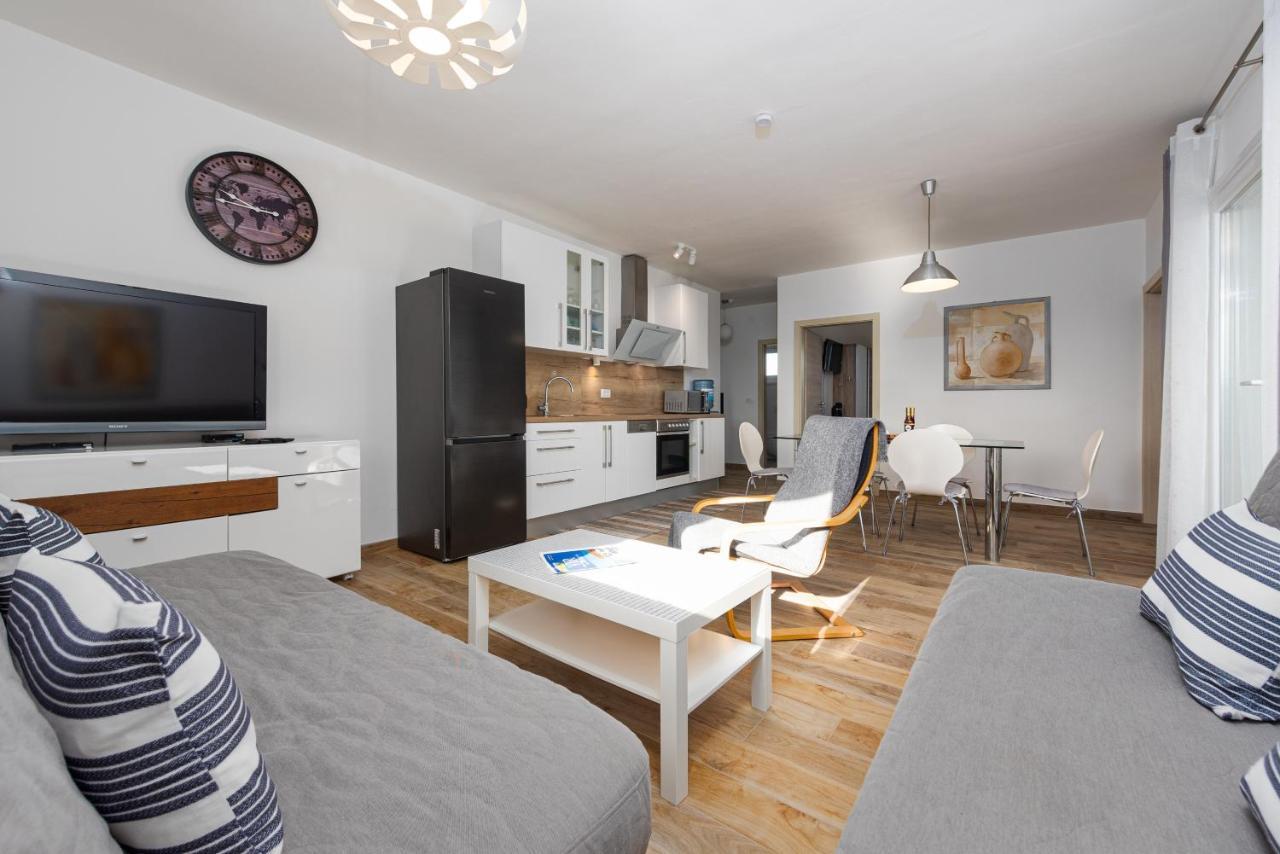 Apartmán Hibiskus App1 Vir Exteriér fotografie