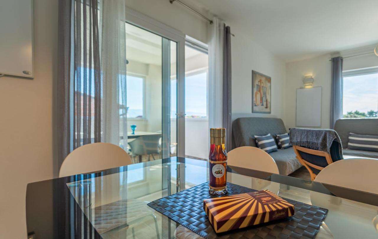 Apartmán Hibiskus App1 Vir Exteriér fotografie