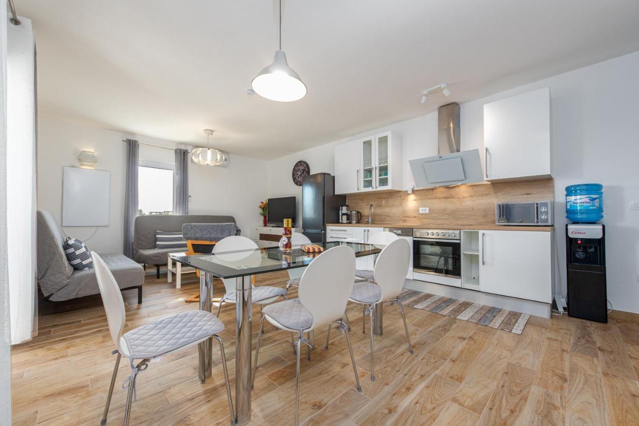 Apartmán Hibiskus App1 Vir Exteriér fotografie