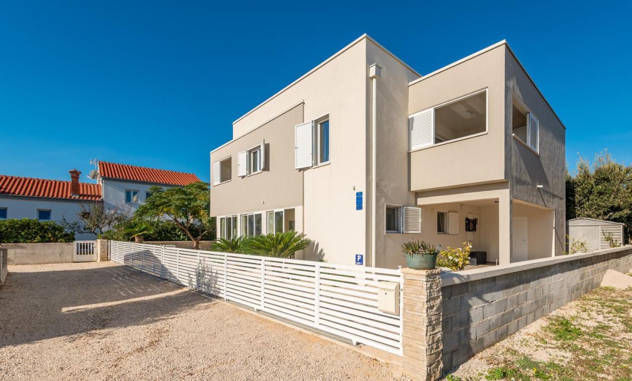 Apartmán Hibiskus App1 Vir Exteriér fotografie