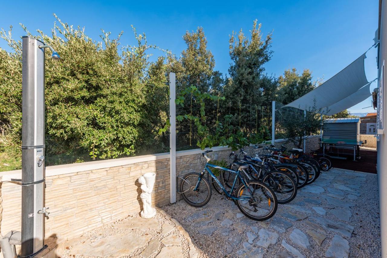 Apartmán Hibiskus App1 Vir Exteriér fotografie
