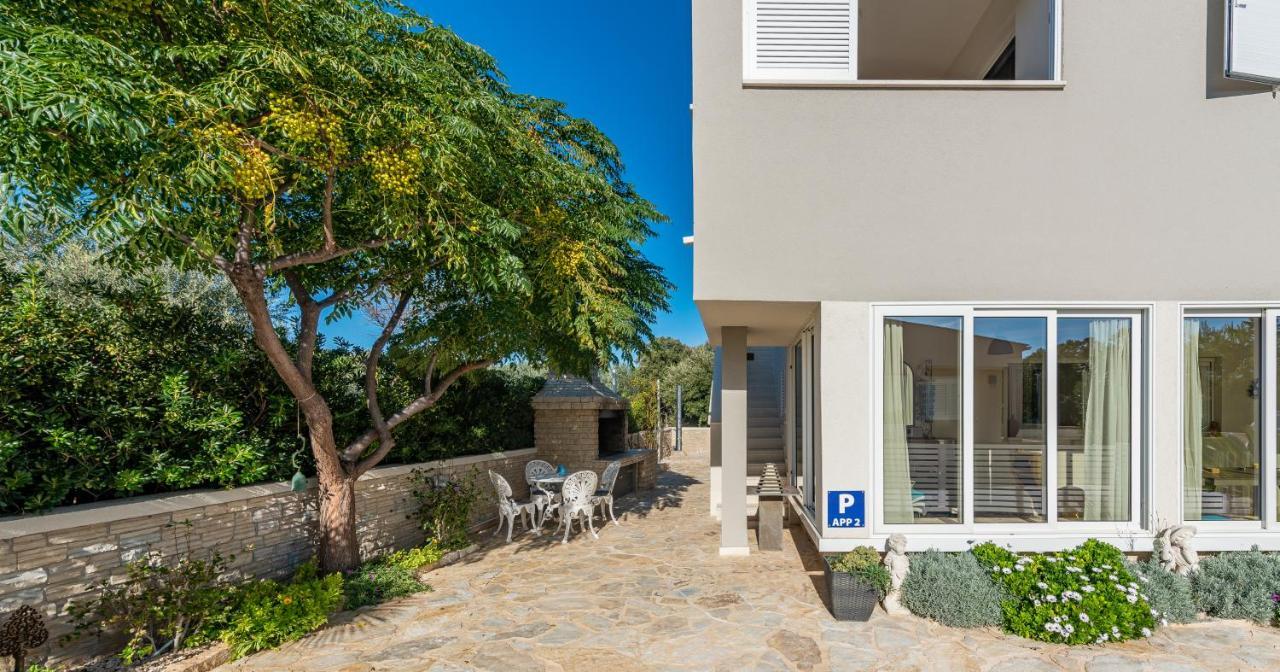 Apartmán Hibiskus App1 Vir Exteriér fotografie