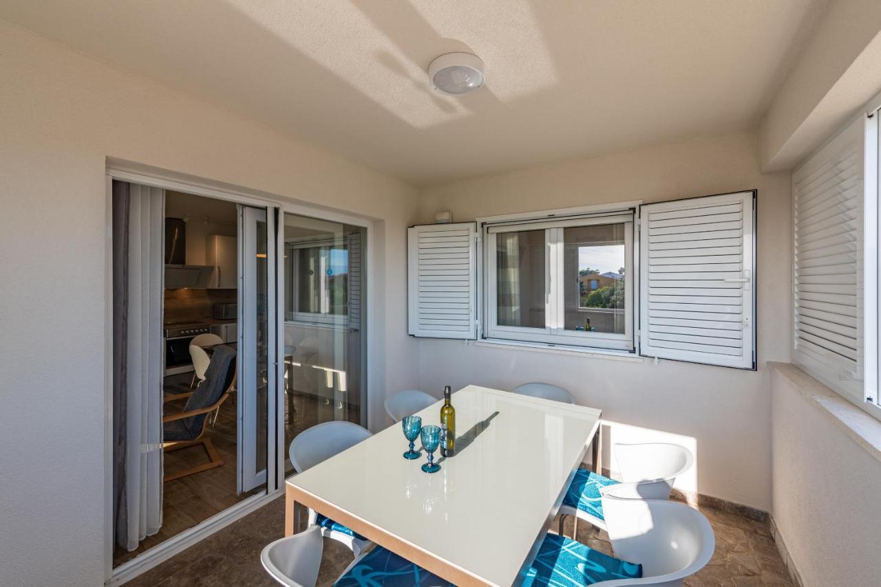 Apartmán Hibiskus App1 Vir Exteriér fotografie