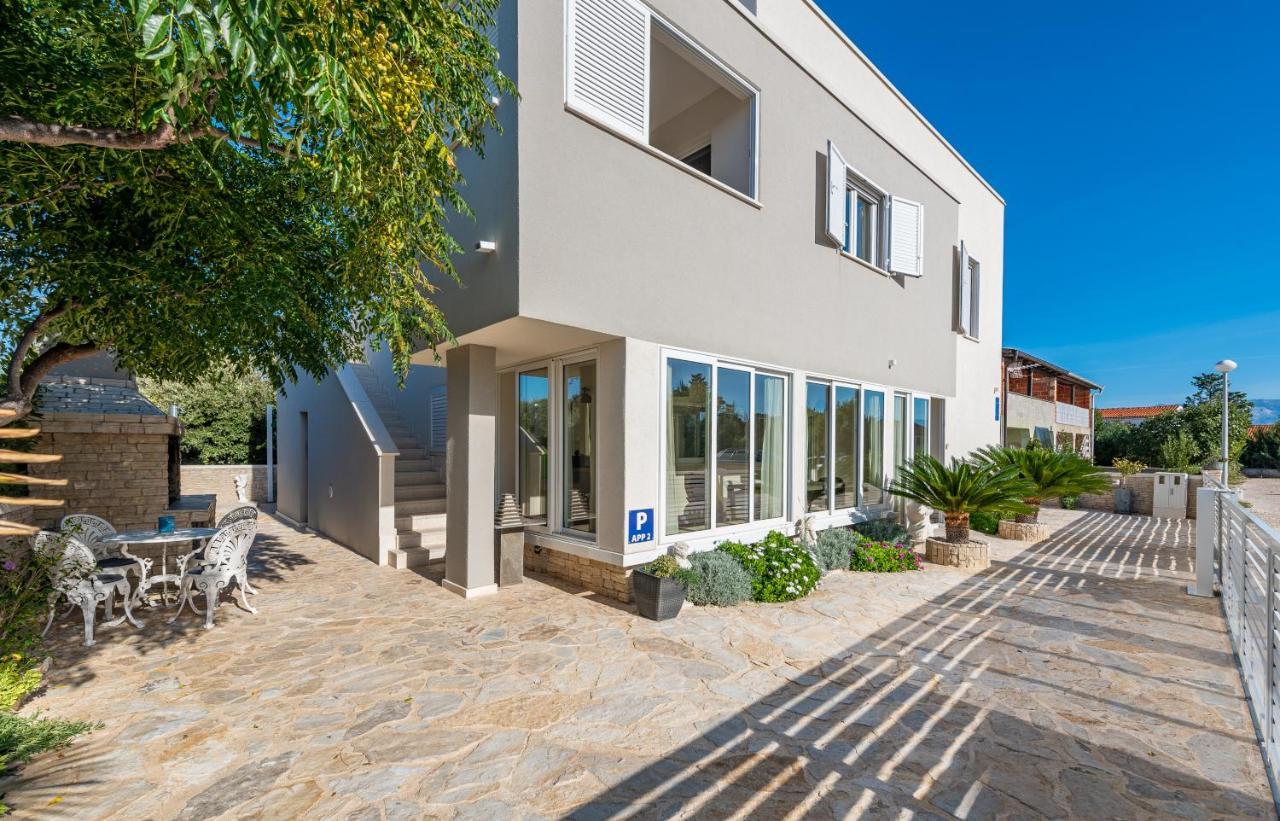 Apartmán Hibiskus App1 Vir Exteriér fotografie
