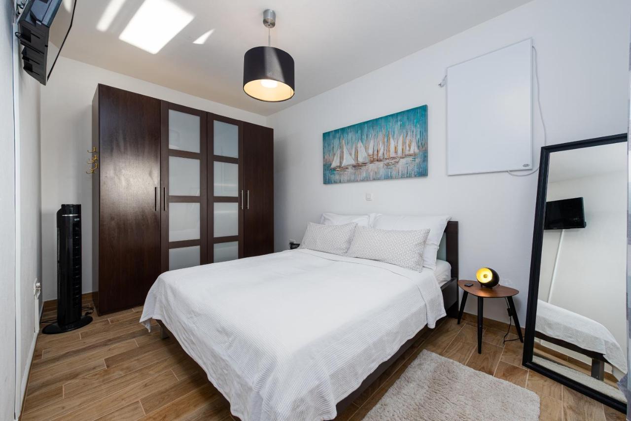 Apartmán Hibiskus App1 Vir Exteriér fotografie