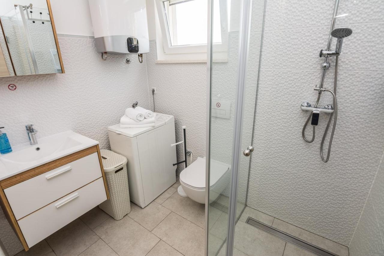 Apartmán Hibiskus App1 Vir Exteriér fotografie